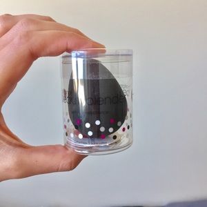 BLACK BEAUTY BLENDER